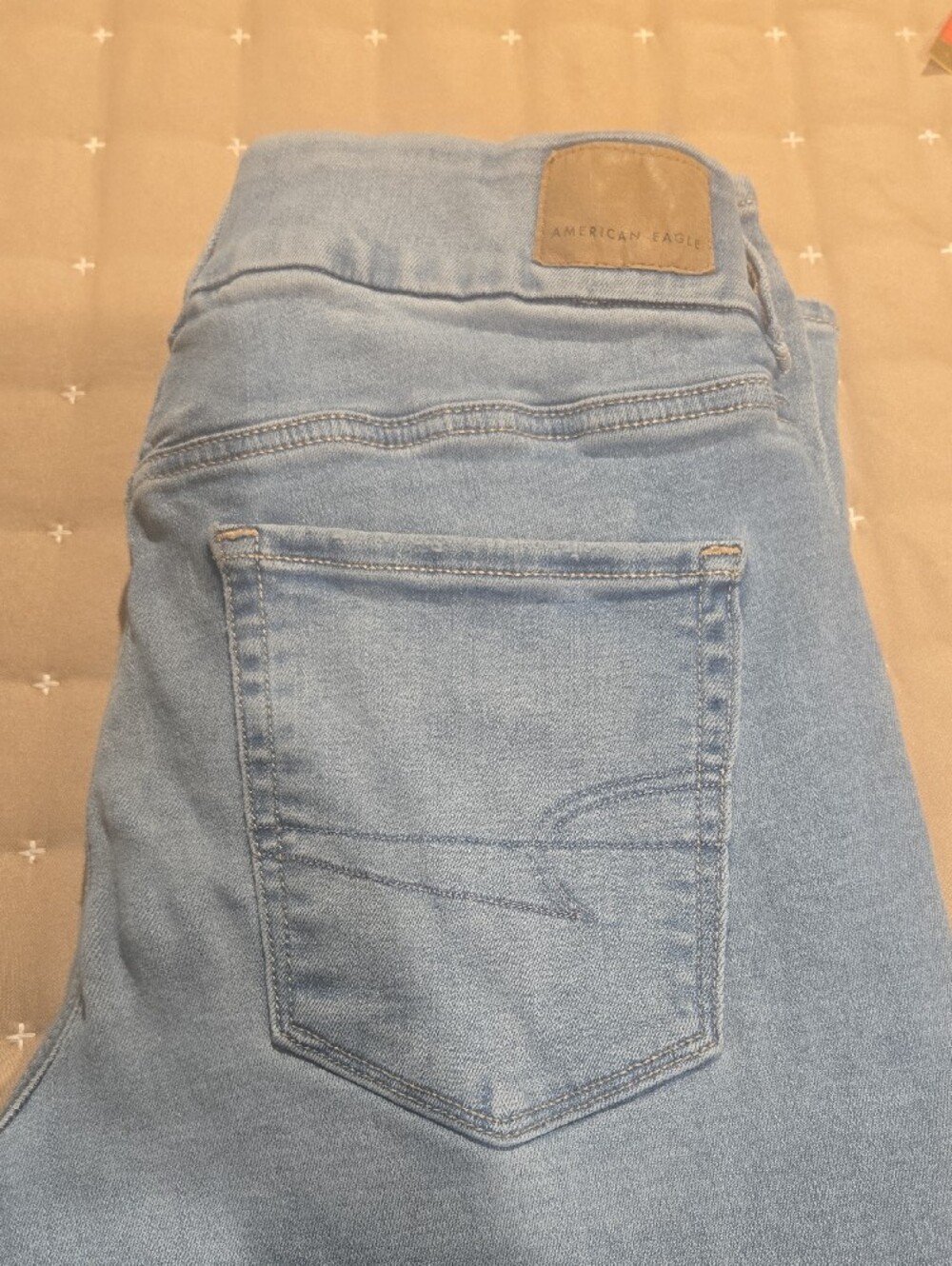 American Eagle Light Wash High Rise Skinny Kick Jeans Size 8 Long.
